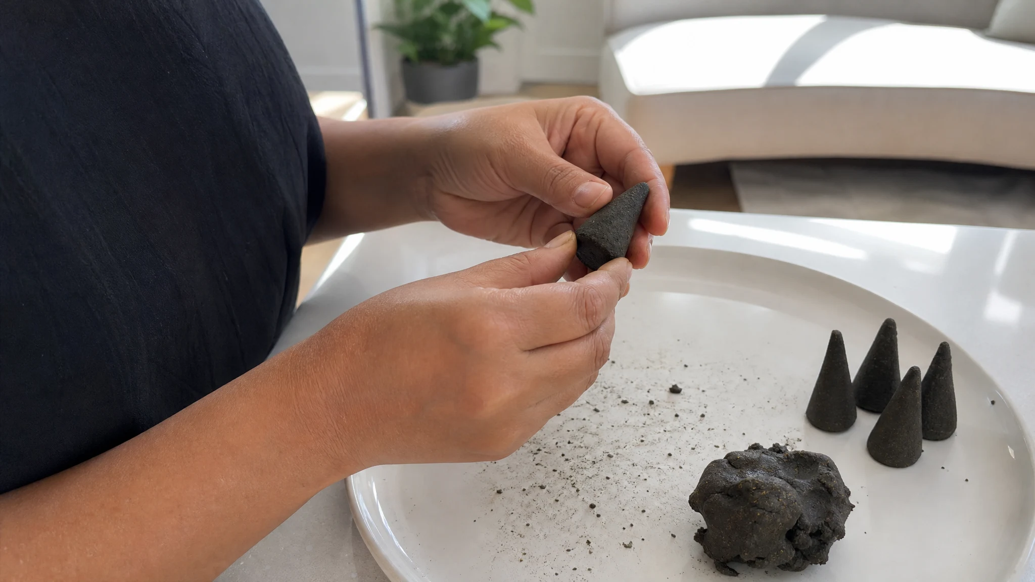 Mugwort Incense Cones with Makko: A Batch Worked by Weight