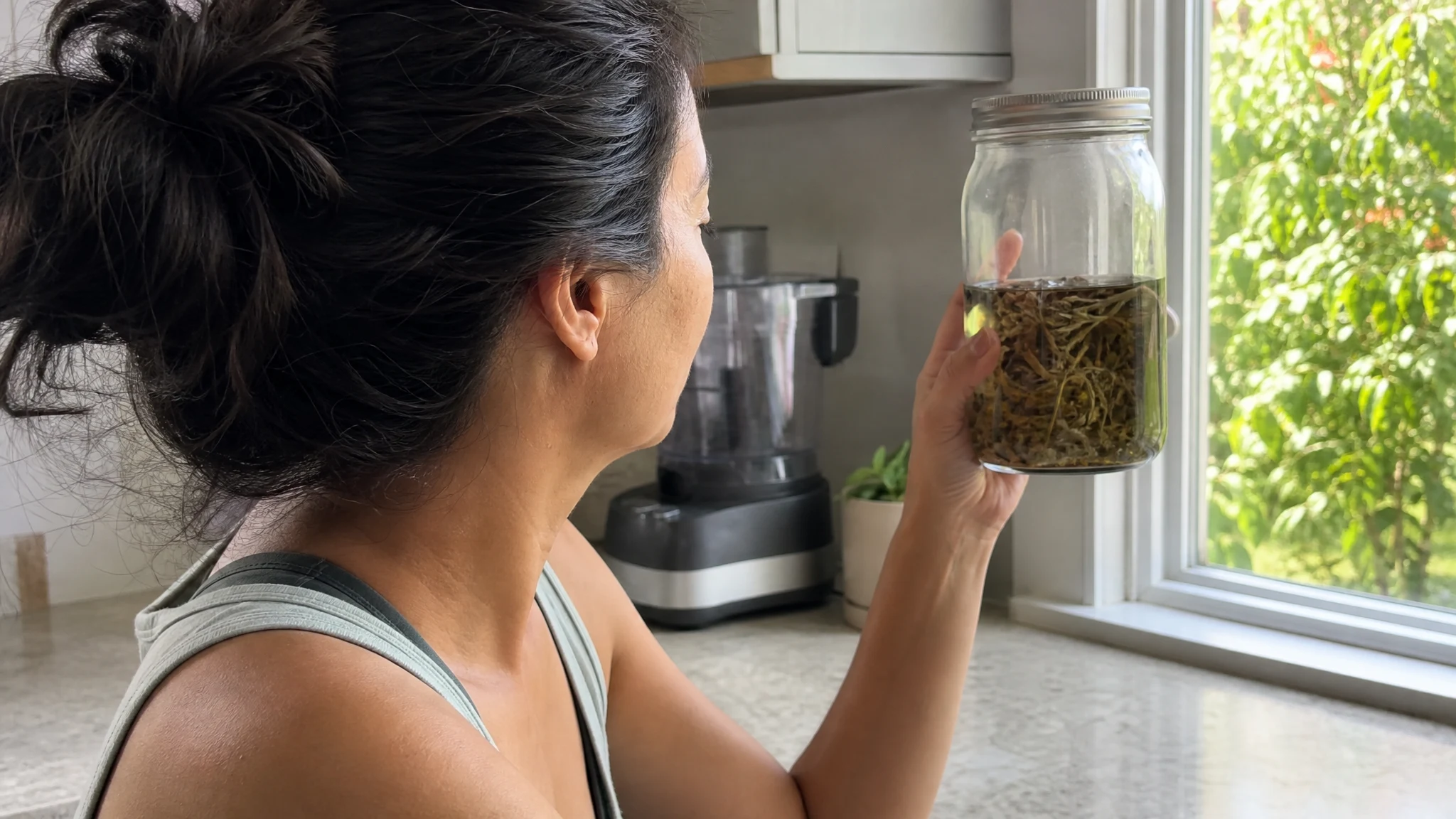 Mugwort Tincture vs Essential Oil in Perfumery